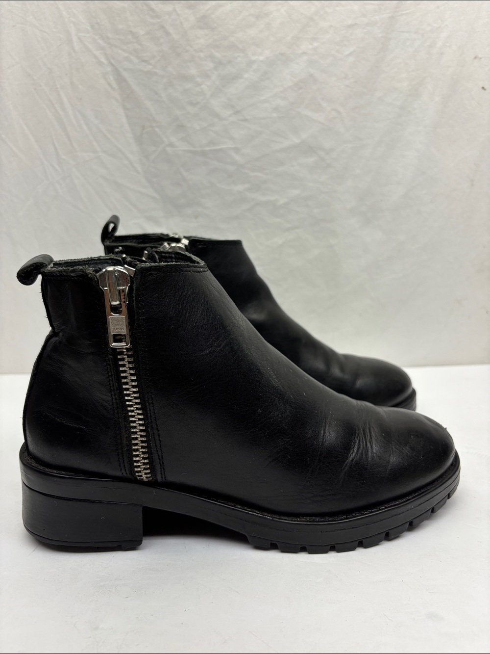 Lavorazione Artigiana leather ankle boots in size 8, box 75